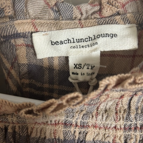 BeachLunchLounge Lori Flutter Sleeve Plaid Top size XS tan black - Picture 4 of 9
